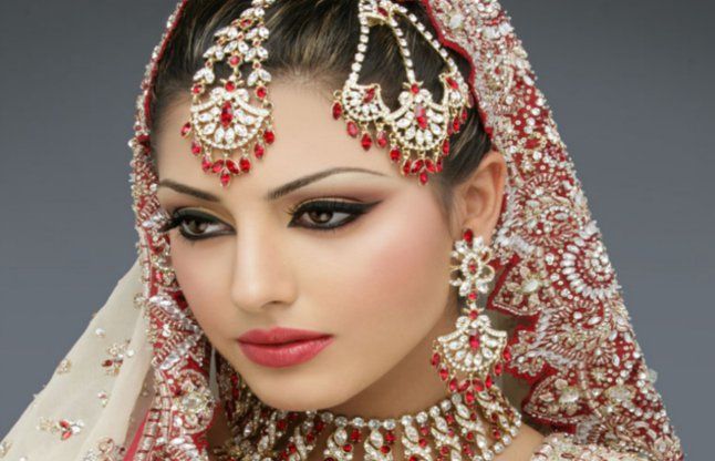 Karva chauth करवा चौथ पर महिलाएं इन टिप्स को अपना, कर सकती हैं पति को इंप्रेस
