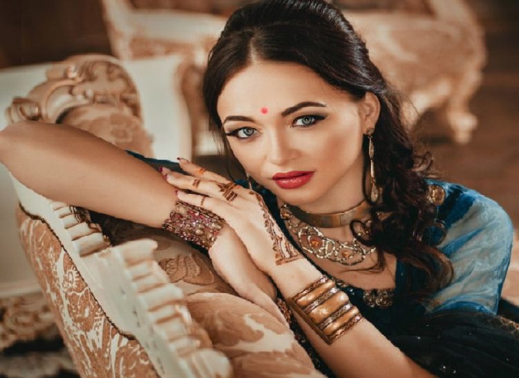 Karva chauth करवाचौथ के दिन कुंवारी लड़कियों की ये परेशानी आपको हैरान कर देगी