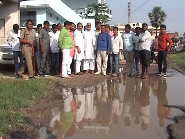 minister बाढ़ और बारिश के पानी से बढ़ी लोगों की मुश्किलें