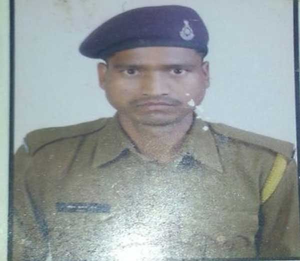 baroda girl suicide in ujjain माता-पिता को लिखा चरण स्पर्श, फिर कांस्टेबल ने जंगल में लगा ली फांसी