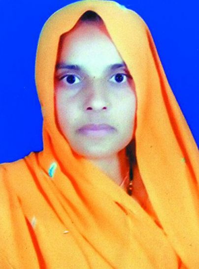 bhopal सीमा पर तैनात सिपाहियों की पत्नियों ने फोटो देखकर खोला करवा चौथ का व्रत
