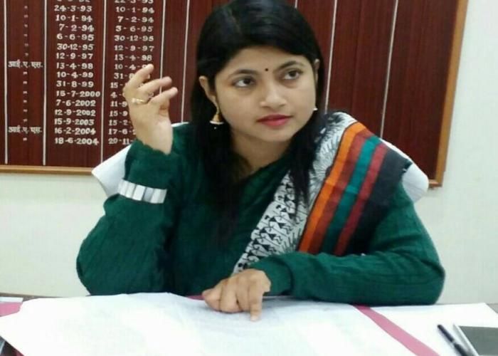 DM b chandrakala इस सपा नेता की गुंडागर्दी से परेशान डॉक्टरों ने लगाई डीएम बी. चंद्रकला से गुहार