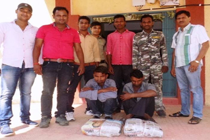arrested two kaif smugler 10 किलो गांजा के साथ दो तस्करों को पुलिस ने घेराबंदी कर दबोचा