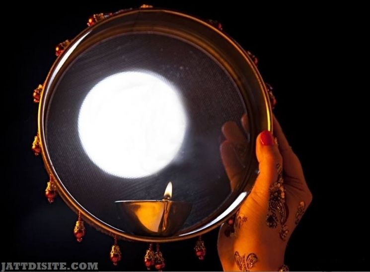 #karvachauth करवाचौथ आज: कई कपल्स साथ में रखेंगे व्रत, सरप्राइज गिफ्ट देकर करेंगे सेलिब्रेशन