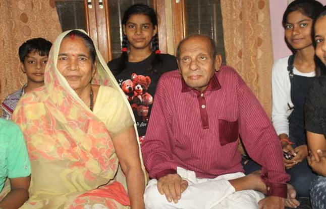 Old Man Missing हुआ चमत्कार, साढ़े तीने महीने से लापता पति करवाचौथ से पहले घर लौटा