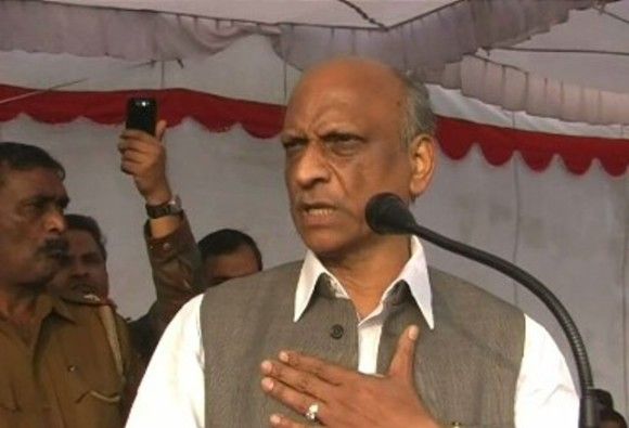 rakesh dhar tripathi BREAKING पूर्व मंत्री राकेशधर त्रिपाठी ने वाराणसी कोर्ट में किया सरेंडर