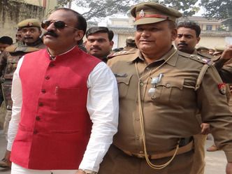 mafia don tribhuvan BREAKING माफिया डॉन त्रिभुवन दोषमुक्त, मोख्तार अंसारी को झटका