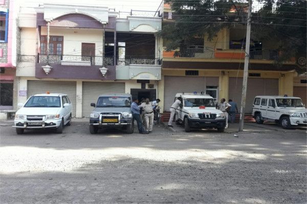 Lokayukta raids house in Susner cooperative manage सुसनेर में सहकारी संस्था प्रबंधक के घर लोकायुक्त का छापा