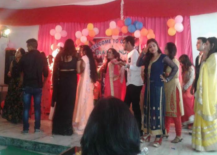 Fresh and Feyrval Party आगरा यूनिवर्सिटी में डांस डांस और डांस