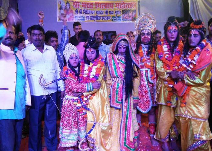 Unnao चौदह वर्षों के बाद आयोध्या पहुंचे श्रीराम-भरत मिलन देख नम हुयी आंखे