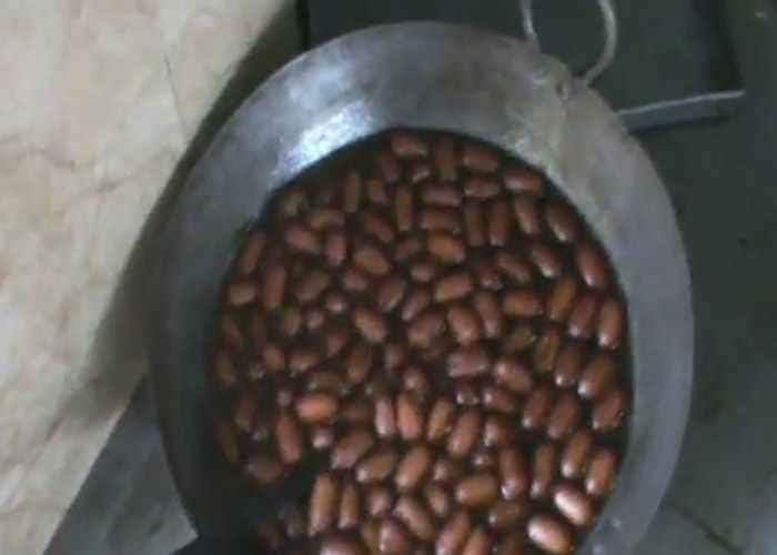 rasgulla गन्दगी व प्रदूषण के बीच बनने लगीं दीवाली की मिठाइयां