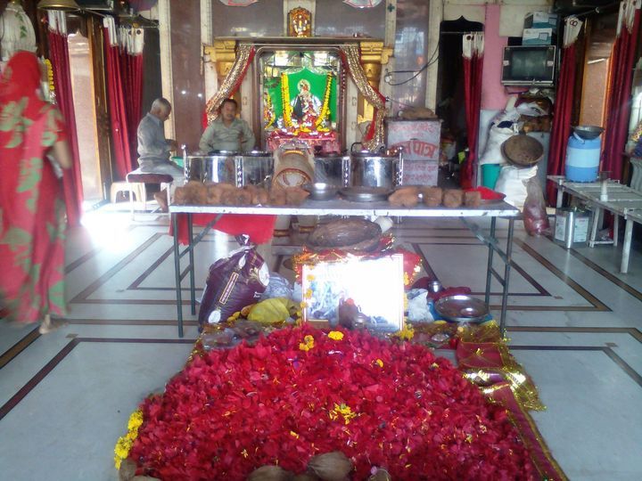 the-mahalaxmi-temple-of-mammon-bundle-entitles-wom इस महालक्ष्मी के मंदिर महिलाओं मिलती कुबेर पोटली