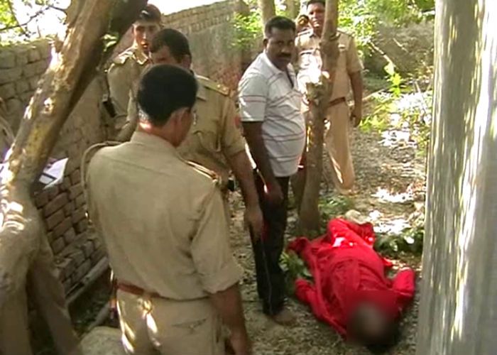 Monk dead body गोवर्धन में पेड़ पर लटका मिला साधु का शव