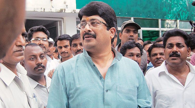 अखिलेश के बाहूबल के सामने प्रदेश के सभी बाहुबली ढेर, देखें राजा भइया का वीडिओ