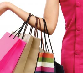 What to buy as a souvenir from your trip अपने हॉलिडे पर ये चीजें आप खरीद सकते हैं यादगार के तौर पर
