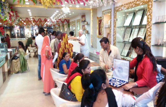 diwali ऐसा शुभ संयोग, इस शहर में एक ही दिन में हुआ 95 करोड़ का कारोबार