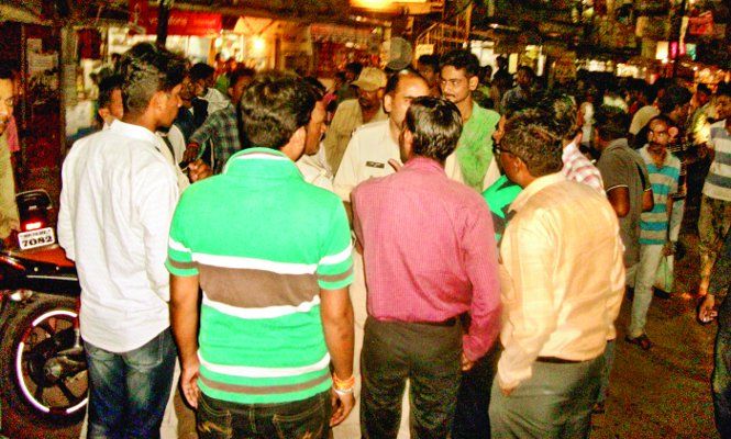 parlor रईस घराने की युवतियां थीं हुक्का पार्लर में, पुलिस ने लगाया गेट पर ताला और फिर...