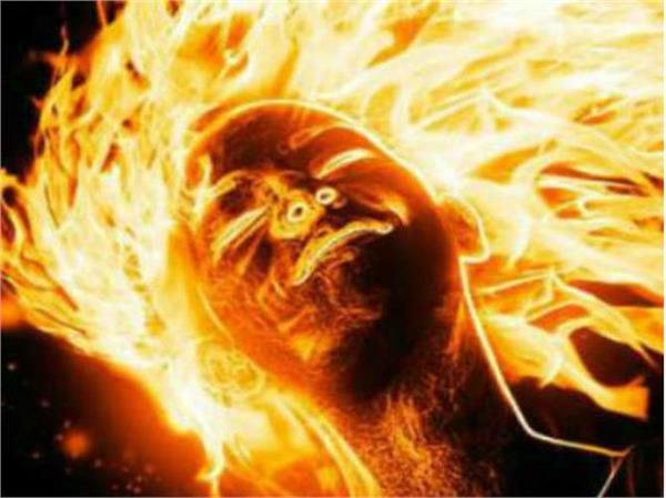 Two woman burn पति के कारण महिला ने किया आत्मदाह, मृत शिशु को जन्म देकर खुद छोड़ी दुनिया