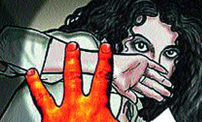 molestation पहले पूछा, पापा घर पर हैं और फिर...