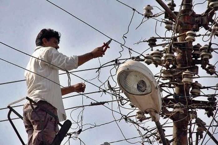 police investigate the electricity theft सावधान: बिजली चोरी की जांच कर सकती है पुलिस