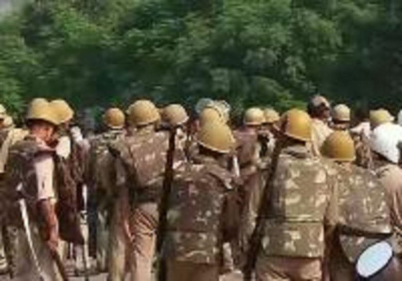 Violence in Azamgarh यूपी के आजमगढ़ में विसर्जन जुलूस पर हमला, आठ घायल