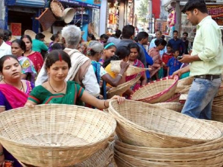 Chhath Puja Preparation Start - छठ की तैयारी में जुटे लोग, बाजार हुआ जगमग |  Patrika News