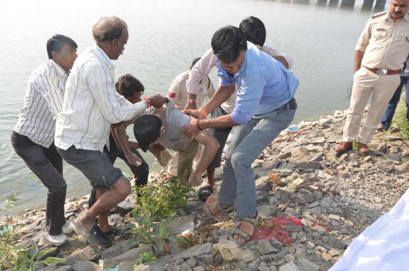 body found 10 लाख रुपए लेकर निकले लापता व्यापारी का शव शिप्रा में मिला