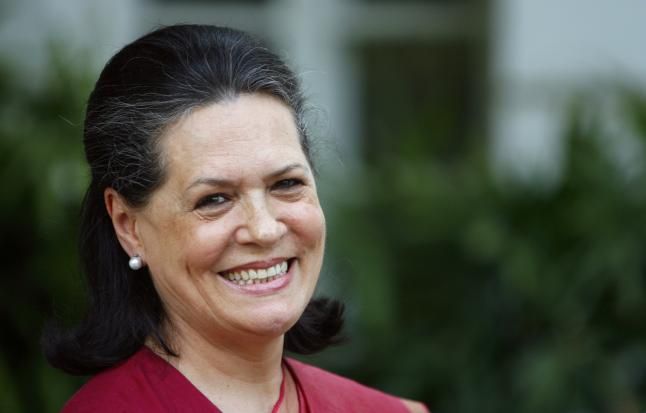 sonia gandhi सोनिया गांधी को मिली अस्पताल से छुट्टी