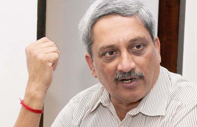 manohar parrikar सेना को राजनीति में घसीटा जाना तृणमूल की हताशा को दर्शाता है: पर्रिकर