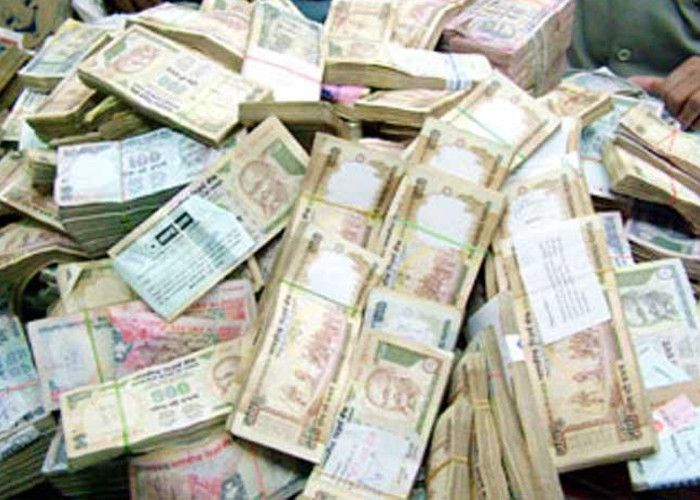 black money बिस्कुट कंपनी कर्मचारी के बचत खाते में आए 99.99 करोड़