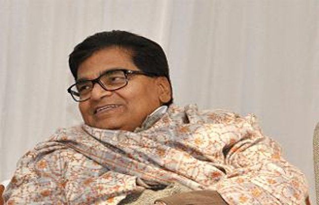 Ram Gopal Yadav सियासी नाटक क्यों?