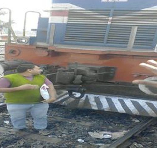 train स्टेशन मास्टर ने किया दुर्व्यवहार तो युवक ने एक घंटे तक रोक दी ट्रेन, मचा हडकंप