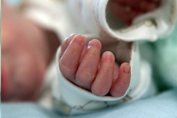 new born2 अपने ही बच्चे को बेचने जा रहा था बाप, ये लगाई थी कीमत