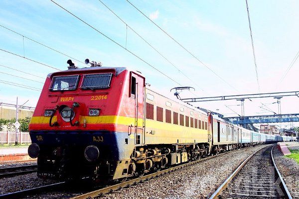train नॉन इंटरलॉकिंग: कई ट्रेनें रद्द, कुछ का बदला रूट