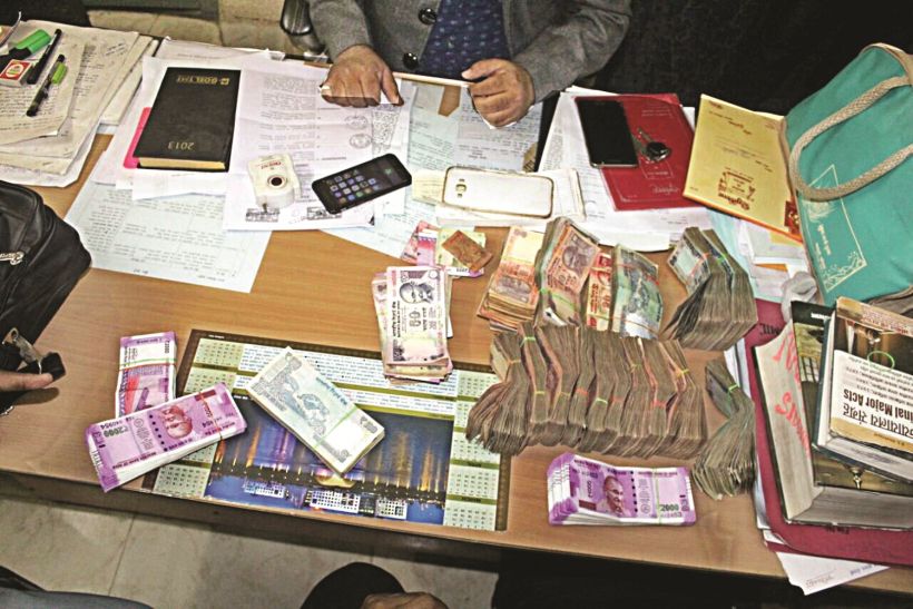 income tax निशाने पर बिल्डर की कमाई, आईटी खंगाल रही कुंडली