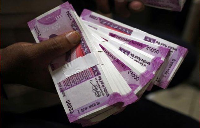 2000 rs किसानों को 6000 करोड़ की जरूरत, सहकारी बैंकों को मिले सिर्फ 220 करोड़