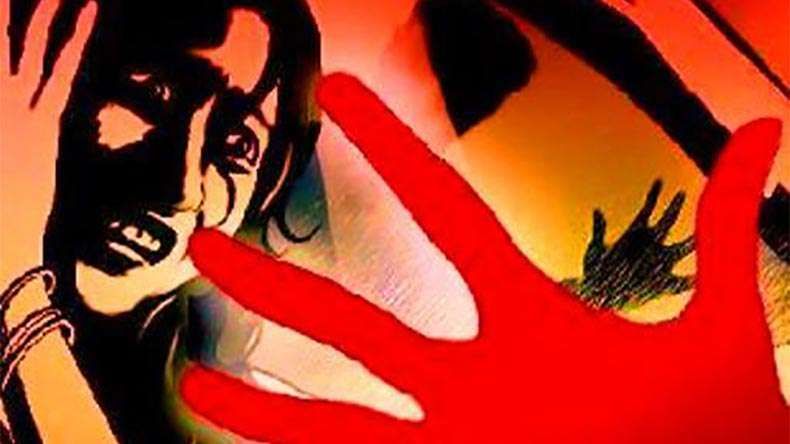 Bajrang Dal men raped Bulandshahar woman घर पर नहीं था पति तो कमरे में घुस आया जेठ, महिला ने किया ये काम