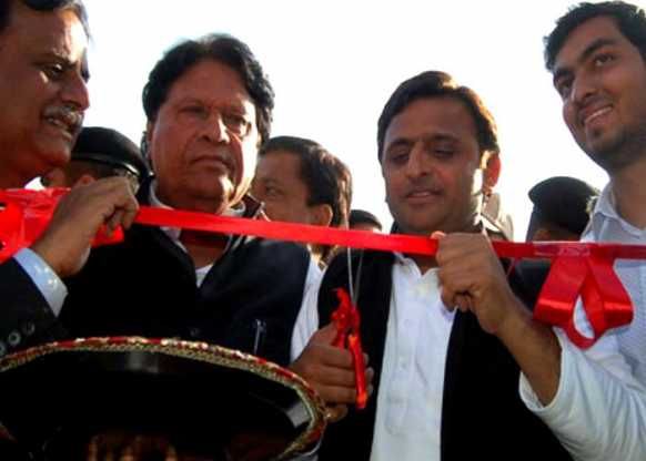 cm akhilesh yadav CM अखिलेश की चुनावी मजबूरी, अधूरे कामों का लगातार हो रहा लोकार्पण