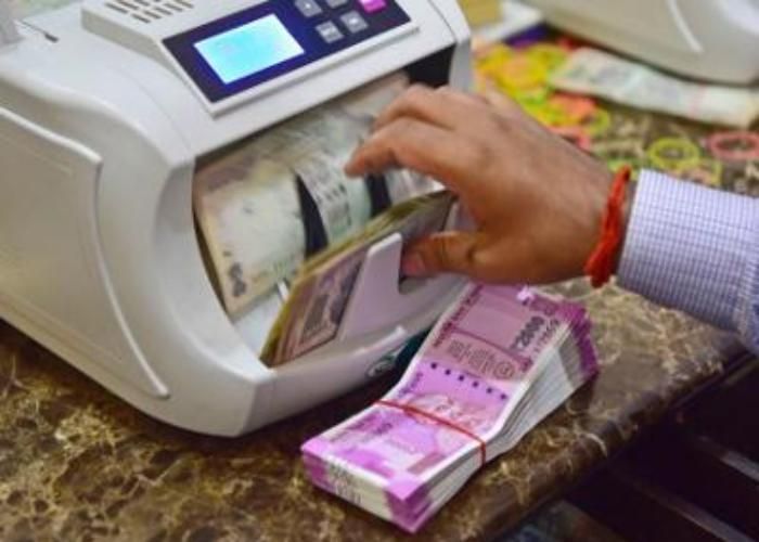 new currency राज्य में गहराया करेंसी संकट, RBI भी नहीं ले रहा पुराने नोट
