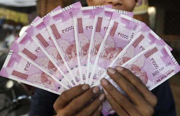 rbi relaxes cash withdrawal limits to spur deposit तीन शिफ्ट में 24 घंटे छप रहे नोट, आरबीआई ले रही है सेना की मदद