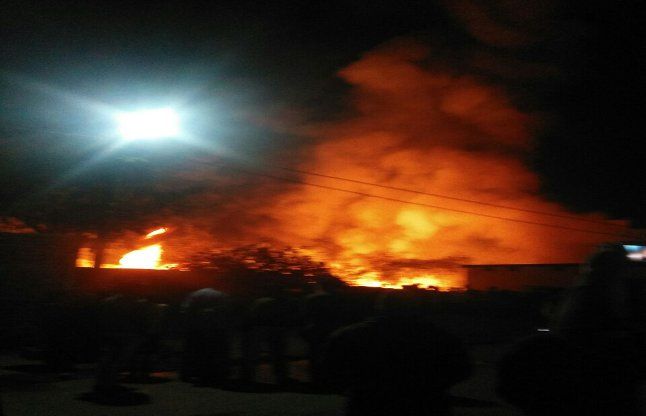 Junk such terrible fire broke out in the warehouse कबाड़ गोदाम में लगी ऐसी भयानक आग, दमकल गाडिय़ों को लगाने पड़े 12 फेरे