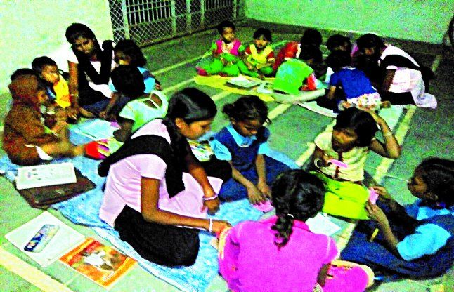 Balod : Took it upon himself to learning by encour ओपन स्कूल में खुद पढ़ी, हर दिन गांव में 1 घंटा पढ़ाकर जगा रही शिक्षा की अलख