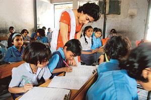 teacher यूपी के सोनभद्र में फर्जी शिक्षकों की भर्ती