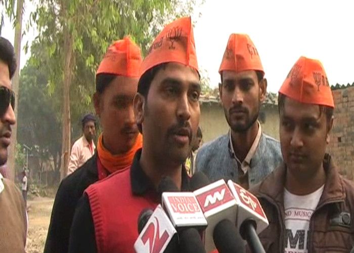 BJP worker मनोहर पर्रिकर ने एक और गाँव को लिया गोद