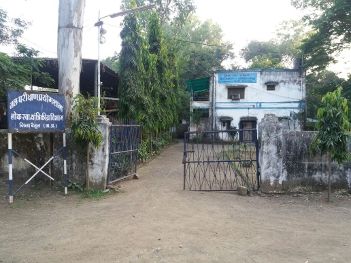 PHE department has had four crores incomplete. फोरव्हीलर की जगह मोटरसाइकिल से दफ्तर आ रहे साहब
