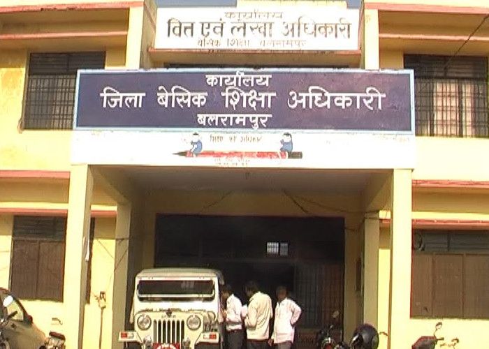 Basic education मरे हुए इंसान की जगह वर्षो से काम कर रहा जालसाज अध्यापक, शिकायत में हुआ फर्जीवाड़े का खुलासा