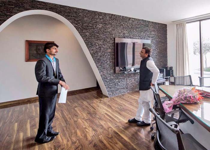 CM Akhilesh Yadav greets Suhas LY अखिलेश ने ट्वीट की इस चैंपियन की तस्वीर, लिखा- Proud of You