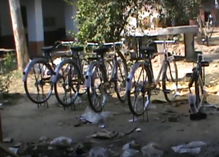 Cycle Workshop यहां स्कूल बना वर्कशॉप, बच्चों का भविष्य अंधकार में