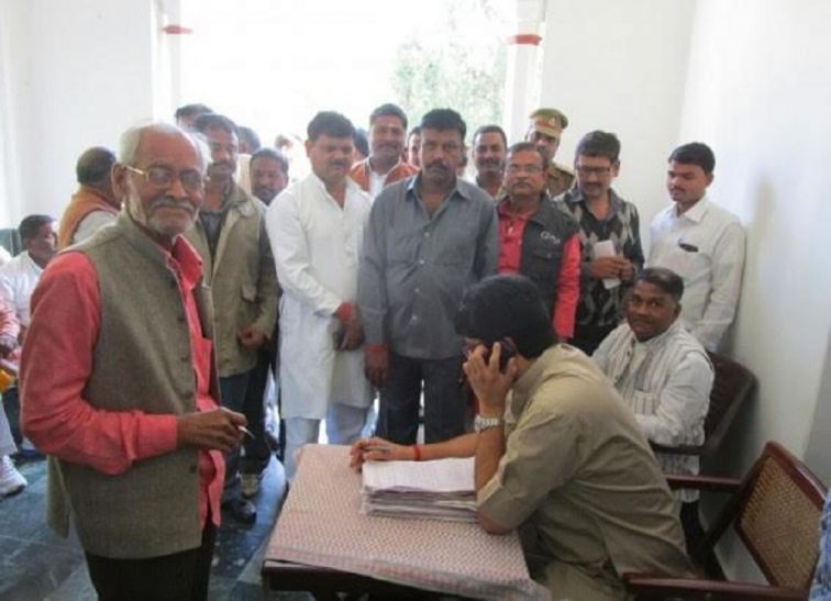 Raja Bhaiya Darbar बेंती कोठी में फिर लगा राजा भैया का मशहूर दरबार, जानिये कैसे हुई सुनवाई
