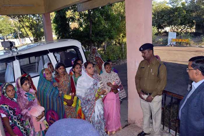 women's groups जिलेभर में दबंगई कर रहे फायनेंस कंपनियों के एजेंट